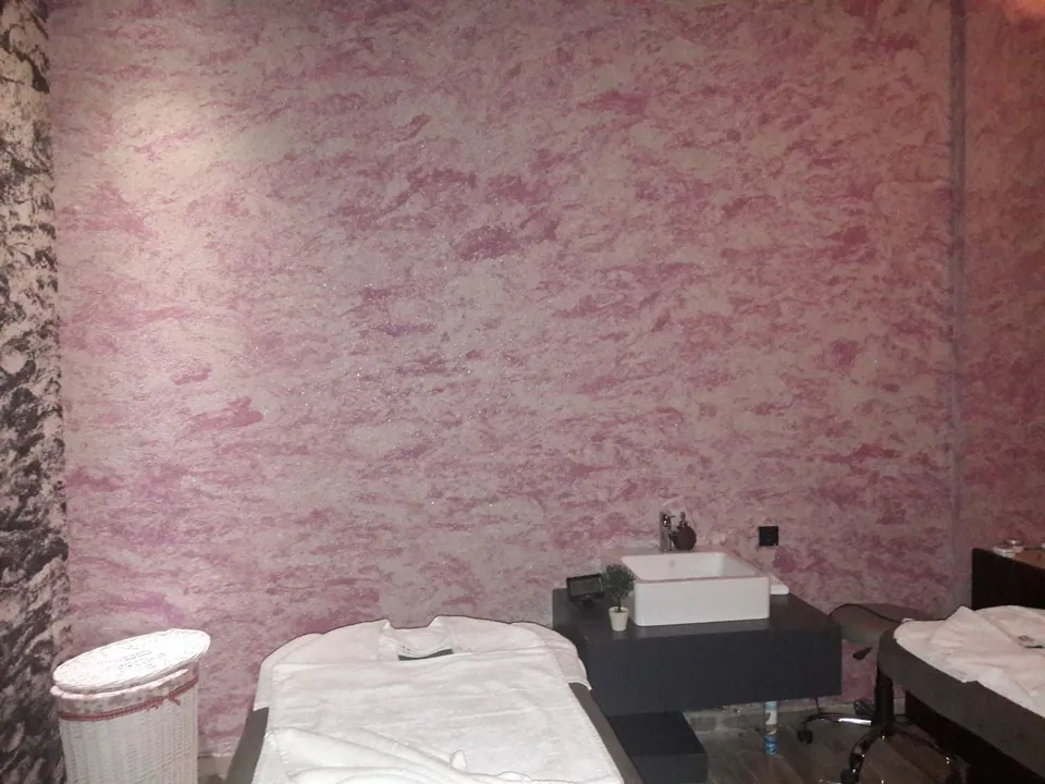 Spa odasında pembe pamuk sıva