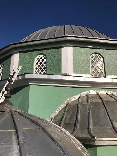Cami dış duvarlarında yeşil dokulu kaplama