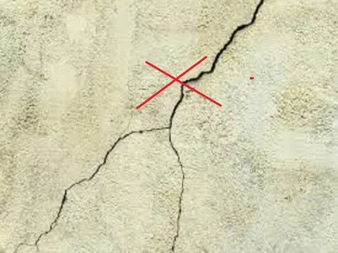Crack in an old plastered wall